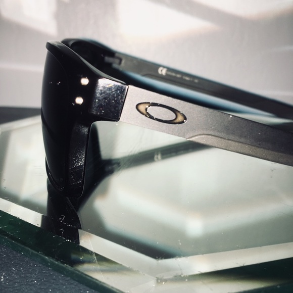 Oakley Prizm Black Polarized sunglasses - Picture 2 of 4